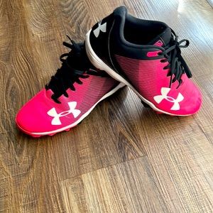 Girls softball cleats size 3.5